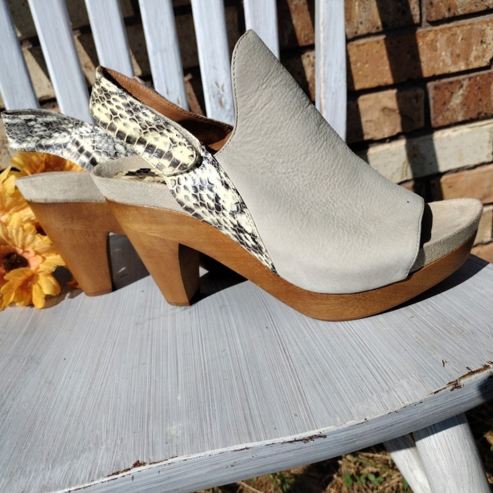 Earthies @ Anthropologie Ashland Edition Gray Faux Suede Leather Heels 10 B